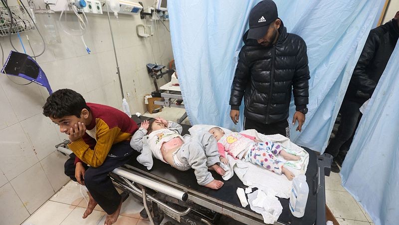 El Ejército israelí asedia de nuevo los hospitales gazatíes Nasser y Al Amal - Escuchar ahora