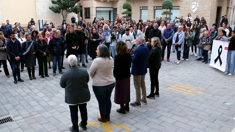 Minut de silenci a Amposta per la dona assassinada en mans de la seva parella