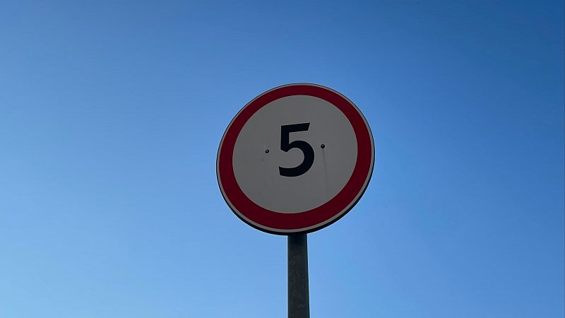 Por tres razones - En la música, 3+2 no siempre es igual a 5 - Escuchar ahora