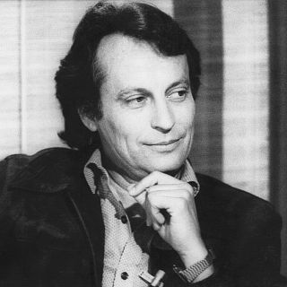 Vázquez Figueroa presenta en 1977 'Marea Negra'
