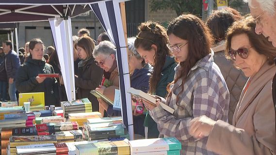 El Barri Vell de Girona s'omple de gent amb ganes de Sant Jordi