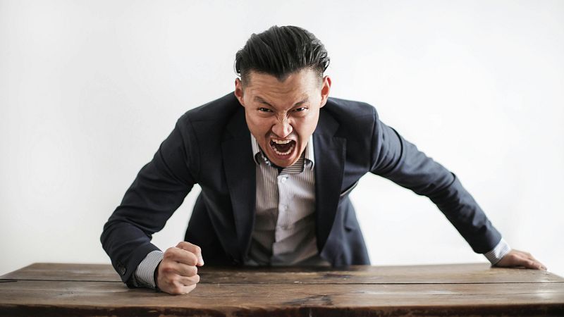 Tert�lia d?actualitat: pots dir-li gilip... al teu cap