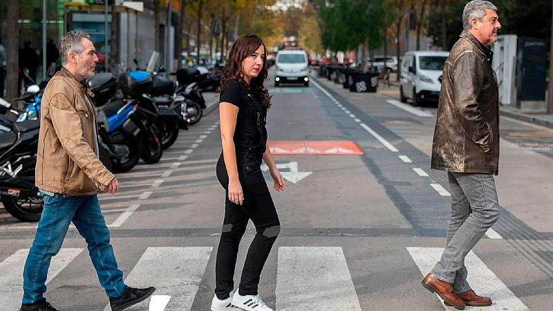 S�n 4 dies- Exposici� "Hola, Barcelona". Dia Internacional del Jazz. Ulleres graduades.