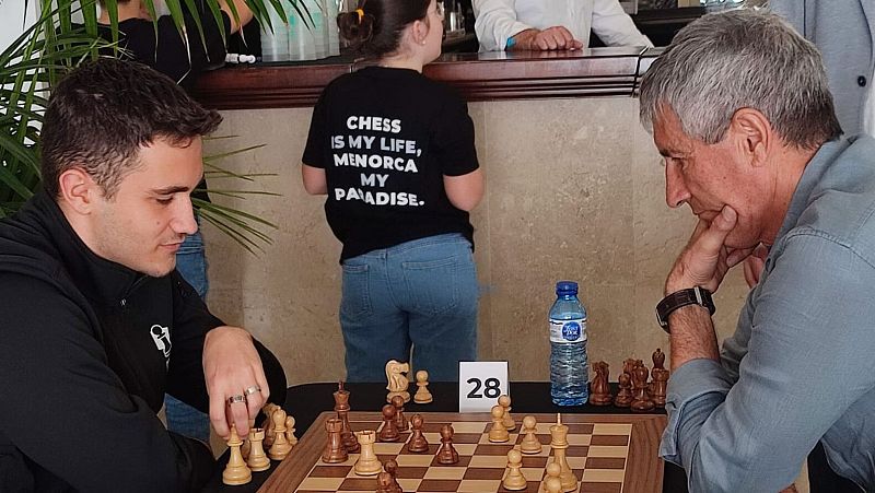 S�n 4 dies- Ulleres graduades: Irene Vallejo i Quique Seti�n