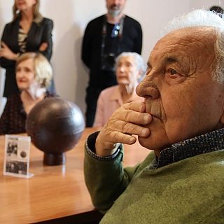 Futbolistas veteranos dan talleres para recuperar la memoria