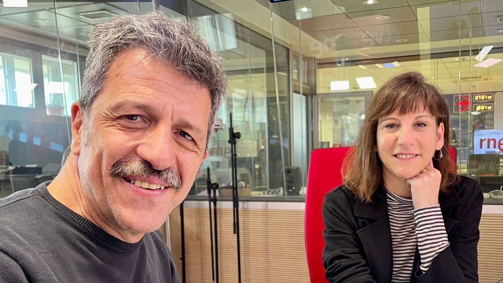 Mañana más - 'Los amigos de ellos dos' con Malena Alterio y David Lorente - escuchar ahora