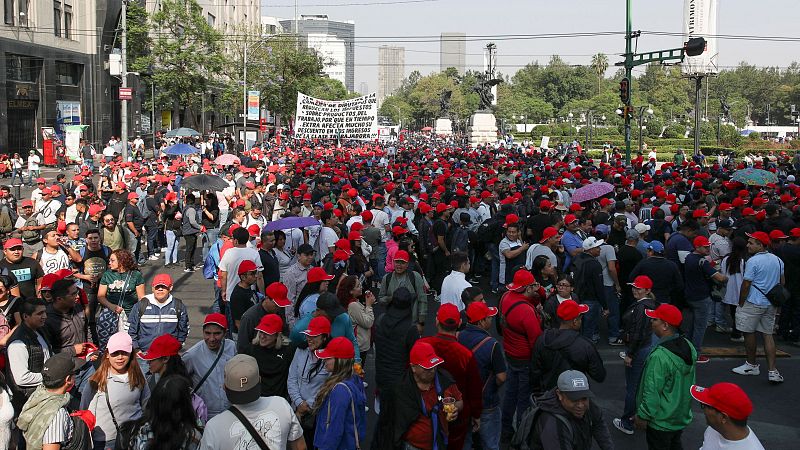 Cinco continentes -  Primero de mayo en Ciudad de México - Escuchar ahora