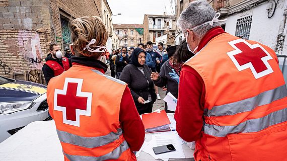 Creu Roja a Catalunya atn 400.000 persones en ajuts socials