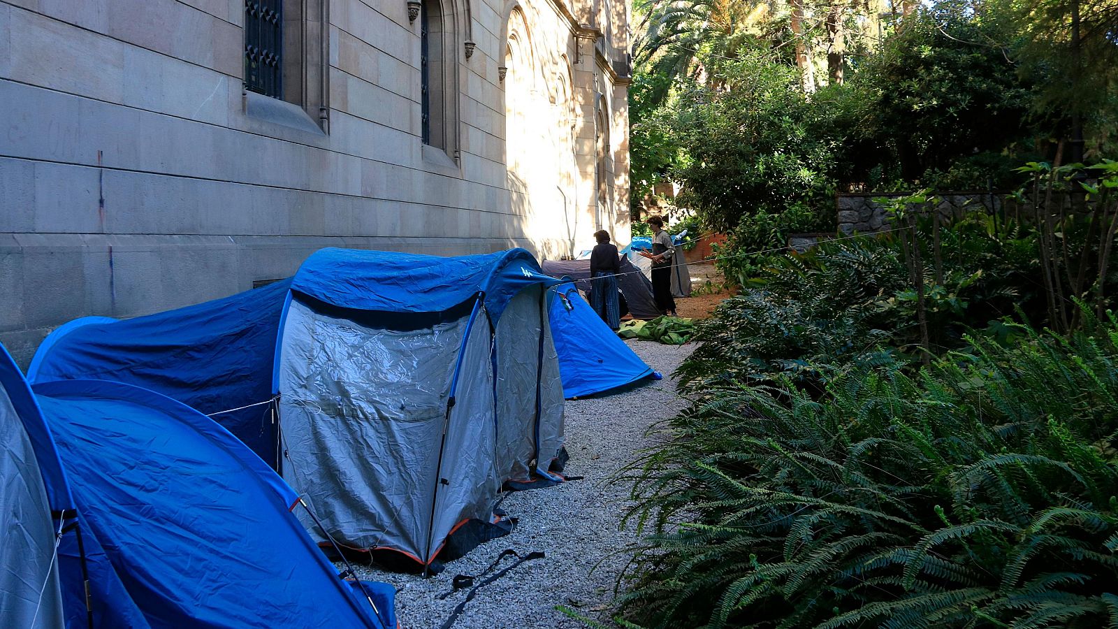 Un centenar d'estudiants passen la segona nit d'acampada en la UB | Helena Oset