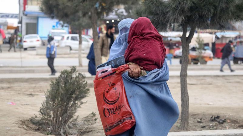 Cinco continentes - Más de la mitad de la población en Afganistán depende de ayuda humanitaria - Escuchar ahora