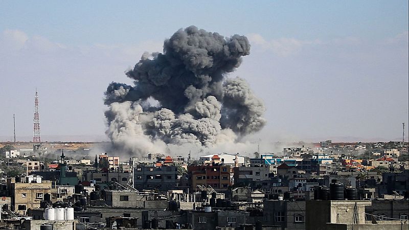 El Pla B - Primera Hora - Tertlia, Gaza i el misteri dels mitjons desapareguts  - Escoltar Ara