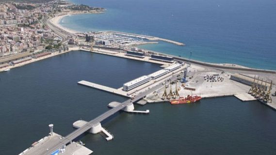 El Port de Tarragona insisteix a instal·lar aerogeneradors marítims