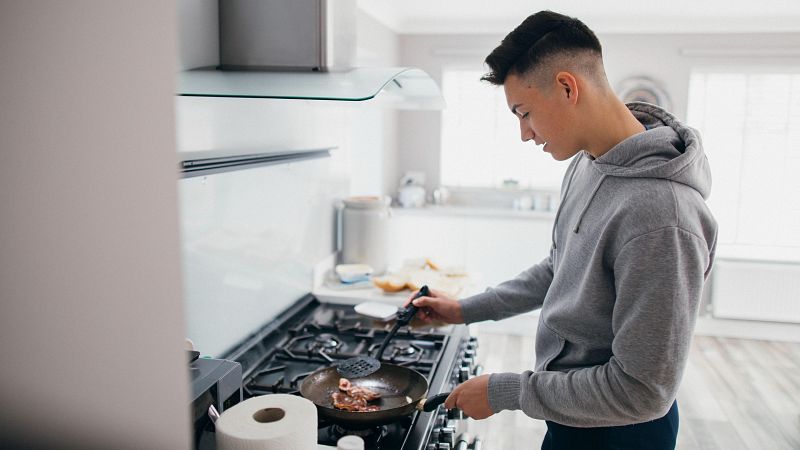 Canarias es donde más jóvenes se emancipan de España, pese a las dificultades en trabajo y vivienda - Escuchar ahora