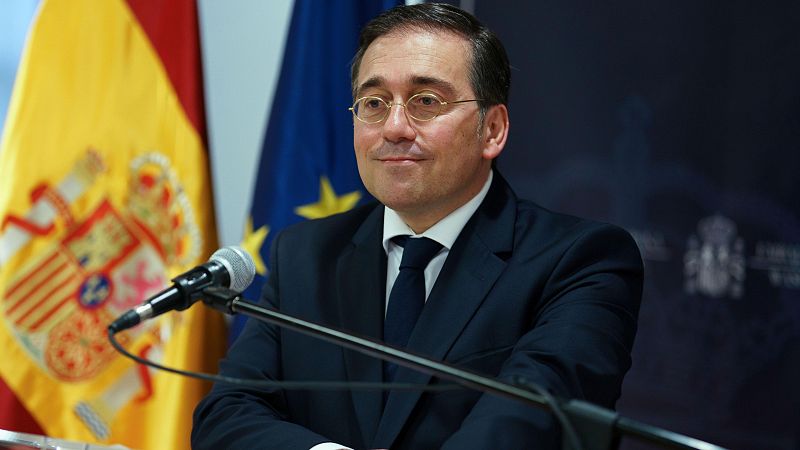 Albares, sobre el Borkum y Sumar: "Pediría responsabilidad" - Las mañanas de RNE - Lara Hermoso | Escuchar