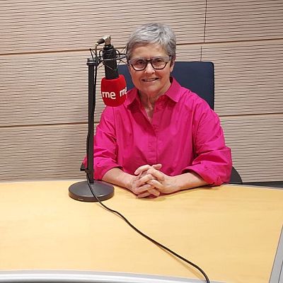 Con ellas. Mujeres que cuentan - Eva Orúe Tella: De Moscú a la Feria del Libro de Madrid - 19/05/24 - escuchar ahora