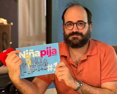 El dibujante Guillermo Martnez-Vela y 'Nia Pija'