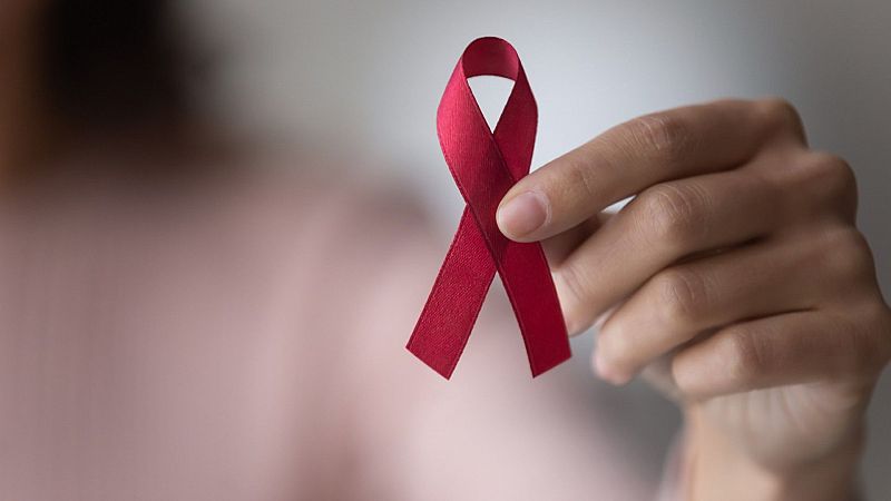 El gallo que no cesa - Loly e Iván: unidos por la lucha contra el estigma del VIH - Escuchar ahora