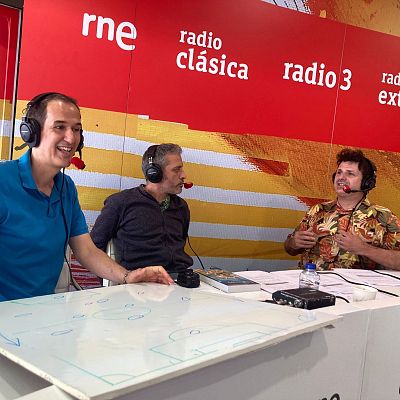 Mañana más  - Roberto Santiago contrataca a las propuestas de sus lectores - escuchar ahora