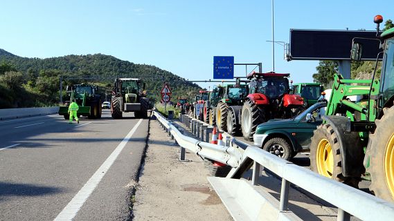 Els pagesos aixequen els talls a la frontera, per tornaran si no sn escoltats