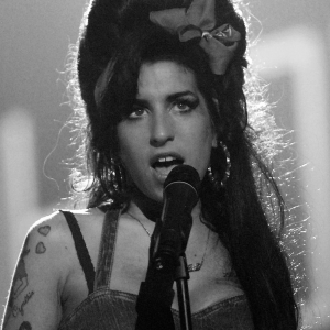 Diosas y rebeldes - Diosas y rebeldes - Amy Winehouse, un apetito de autodestrucción - Escuchar ahora