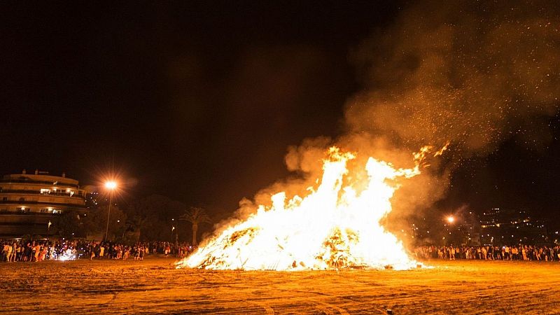 Com se celebra Sant Joan a diferents racons de Catalunya?