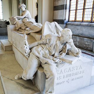 Panteón de España: arte funerario de los mejores escultores