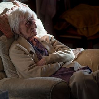 Creciente vulnerabilidad de las mujeres mayores