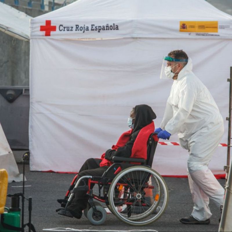 La ayuda sanitaria a migrantes en El Hierro: "No hay medicina para un niño al que han tirado a sus padres por la borda"