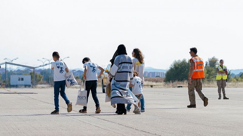 Por tres razones - Nios gazates se curan de la guerra en hospitales espaoles - Escuchar ahora