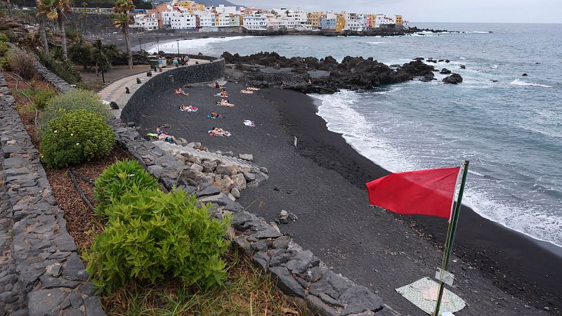 Por tres razones - ¿Por qué cierra una de las playas más visitadas de España? - Escuchar ahora