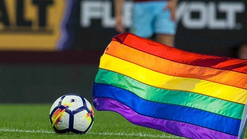 Más cerca - LGTBIfobia en el deporte: "Se ha normalizado que te insulten" - Escuchar ahora