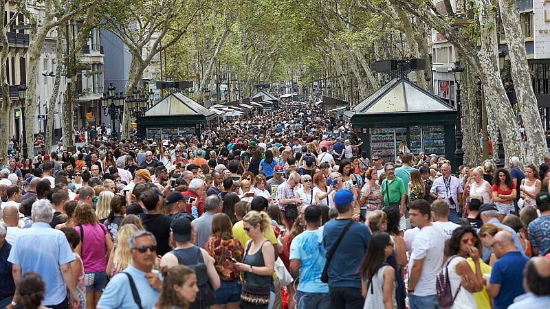 Passegem per la Rambla 7 anys després de l'atemptat del 17A | CLARA ONTAÑÓN