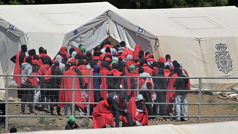 Las mañanas de RNE - Noemí Alarcón: "Las deportaciones masivas están tajantemente prohibidas por la UE" - Escuchar ahora