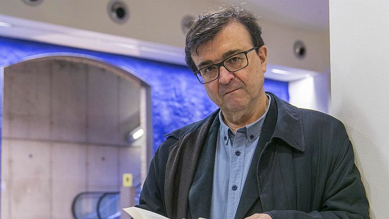 Las mañanas de RNE - Un bulo 'mata' al escritor Javier Cercas: "Estoy vivito y coleando" - Escuchar ahora