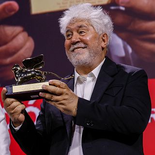 'La habitación de al lado' de Almodóvar gana el León de Oro en Venecia