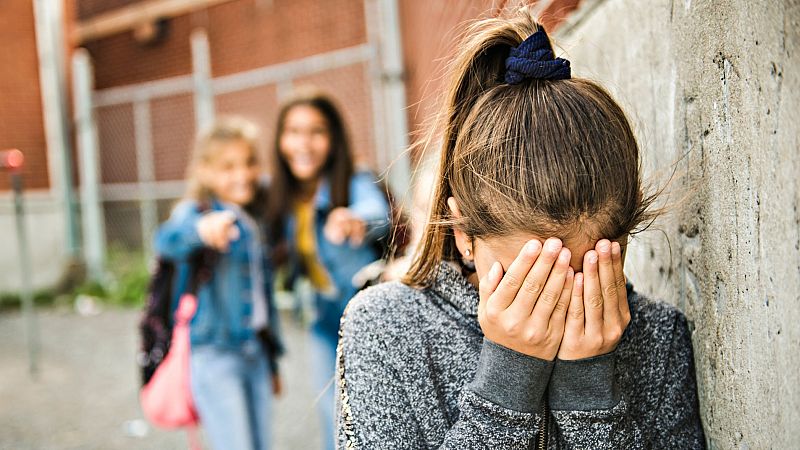 Más cerca - Crece el silencio de los compañeros ante el acoso escolar - Escuchar ahora