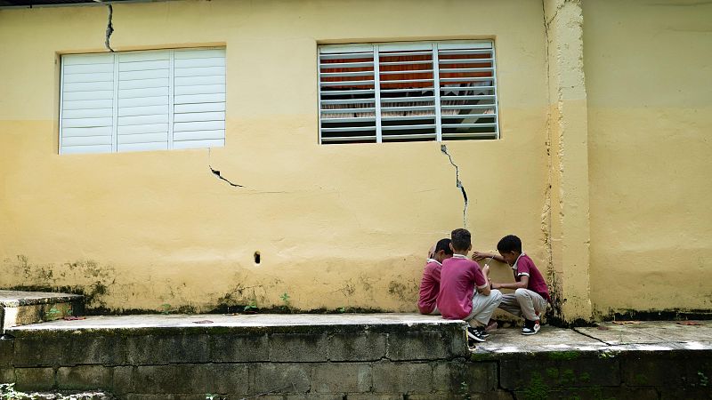 Cinco continentes - El libro de los abrazos, explotación infantil en República Dominicana - Escuchar ahora