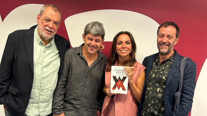 Libros de arena - Carmen Mola y 'El clan' - Escuchar ahora