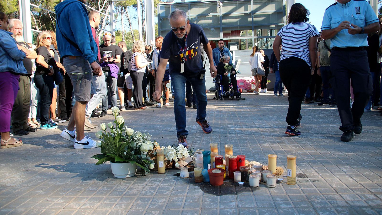 Concentració en record a la cuinera assassinada en mans d'un pres a Mas d'Enric | Anna Pujol