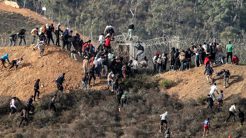 Las mañanas de RNE - Cembrero: "Marruecos controla todo lo relacionado con la seguridad externa de Ceuta" - Escuchar ahora