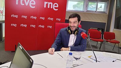 Las mañanas de RNE - Bustinduy denuncia una campaña "muy exitosa" contra la inmigración : "Da réditos políticos" - Escuchar ahora