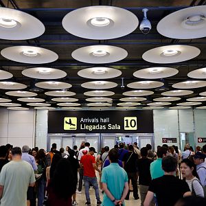 Las mañanas de RNE - Las mañanas de RNE - Una treintena de personas saharauis, en huelga de hambre en el aeropuerto de Madrid - Escuchar ahora