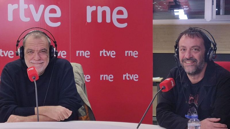 24 horas de RNE - Carmen Mola presenta 'El Clan', la última novela de Elena Blanco: "Pero Carmen Mola continúa" - Escuchar ahora