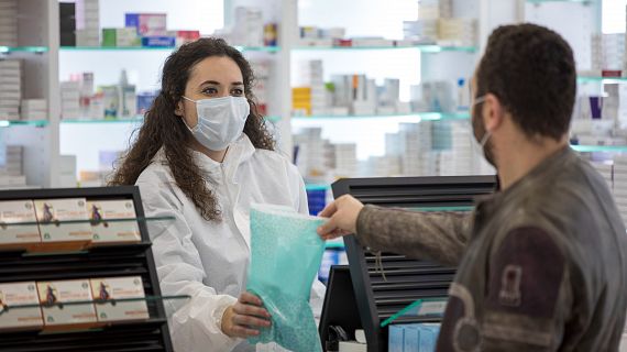 Incrementa el nombre de persones que solliciten ajuda per a poder pagar els medicaments