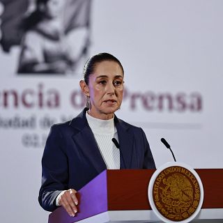 Claudia Sheinbaum arranca su mandato con elogios a AMLO