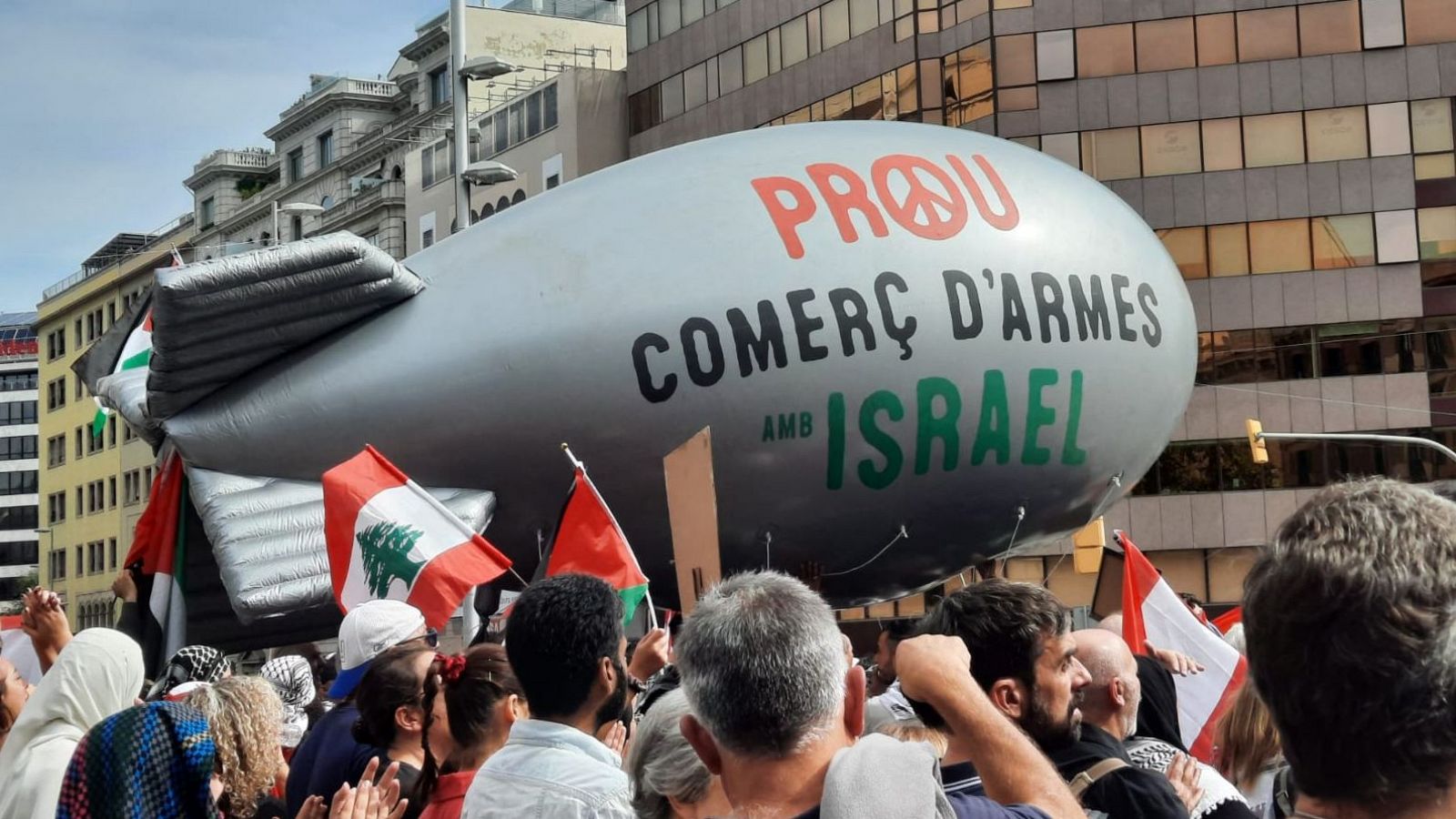 Clam a Barcelona en defensa de la població civil palestina i libanesa | JUANFRA ÁLVAREZ