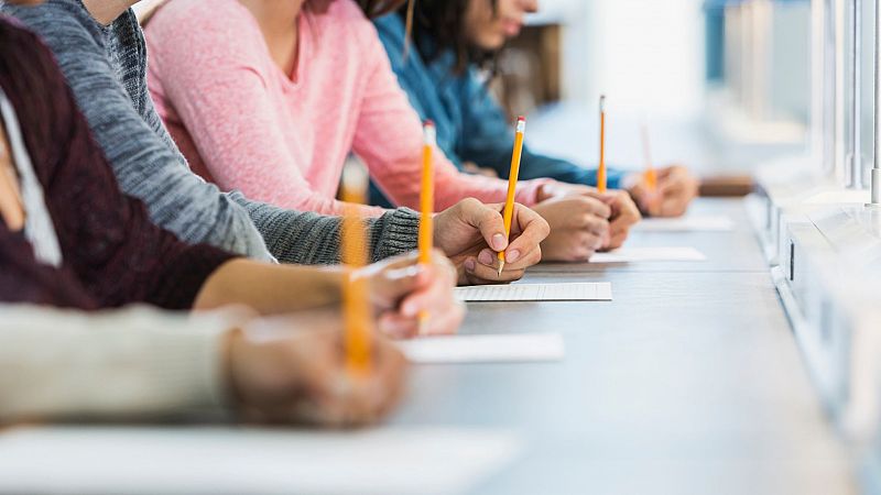 Las Mañanas de RNE con Josep Cuní - El rector de la UB dice que es "imposible" que este curso "no esté absolutamente salpicado de la presencia de la Selectividad como un mantra que lo inunda todo” - Escuchar Ahora