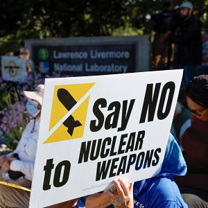 Más cerca - Más cerca - Nobel de la Paz por un mundo libre de armas nucleares - Escuchar ahora