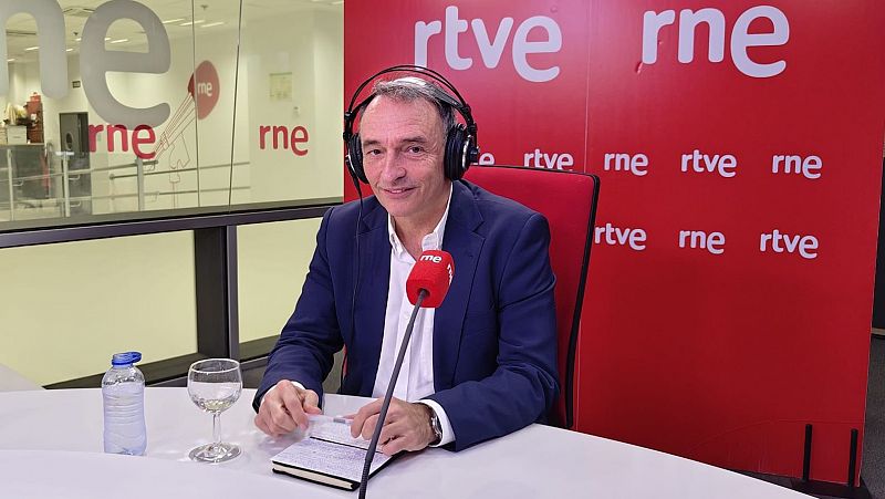 Las mañanas de RNE - Santiago: "Cuando votamos con el PP no se pone en peligro el Gobierno. El Gobierno se pone en peligro cuando no se interviene el precio del alquiler"  - Escuchar ahora