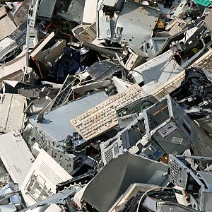 Las mañanas de RNE - Las mañanas de RNE con Josep Cuní - La IA puede generar hasta cinco millones de toneladas de basura electrónica - Escuchar ahora